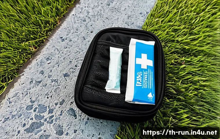 러닝 중 필요한 응급 처치 키트 - A detailed close-up of a runner&rsquo;s first aid kit designed for tropical climates, featuring waterproof...